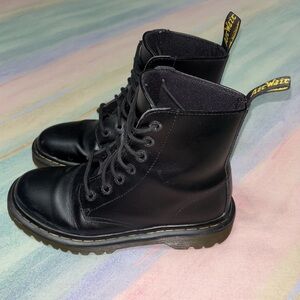 Dr. Martens Luana lace up black boots women’s size 6